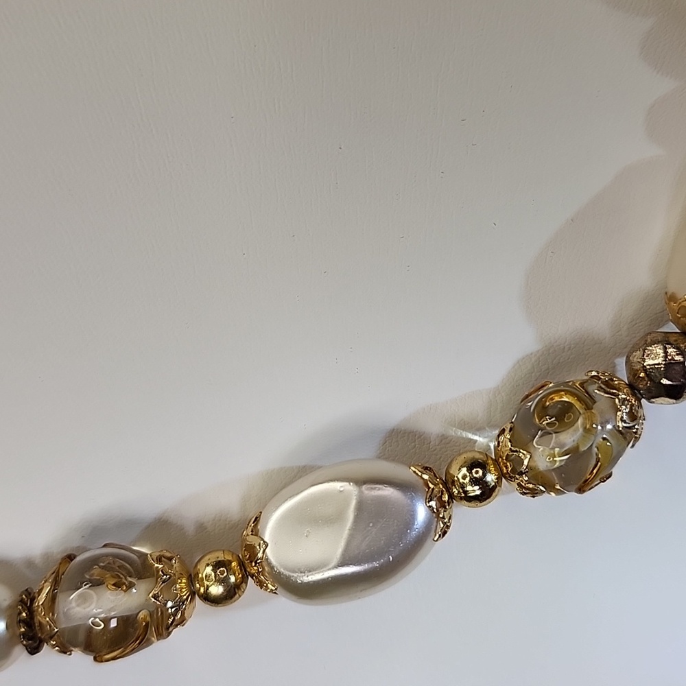 Elegant Gold Tone, Faux Pearl w Glass Beads Necklace - Picture 6 of 7